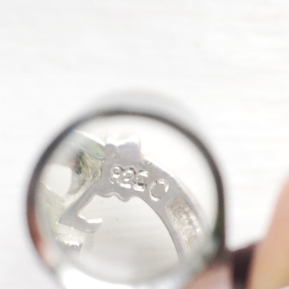 Sterling Claddagh Green Stone Pendant - Picture 4 of 6